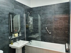 Superior Double or Twin Room, 1 Bedroom | Bathroom | Free toiletries, hair dryer, towels, soap
