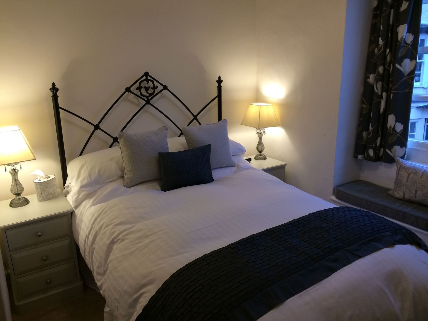 Premium bedding, in-room safe, iron/ironing board, free WiFi