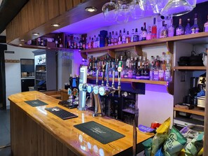 2 bares o lounges