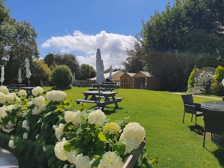 Jardín. Dragon Inn Crickhowell