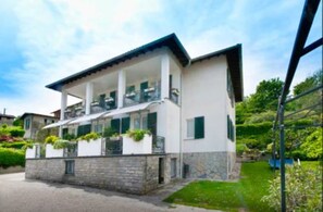 View from property - Miralago B&B and Apartments (Bellagio)