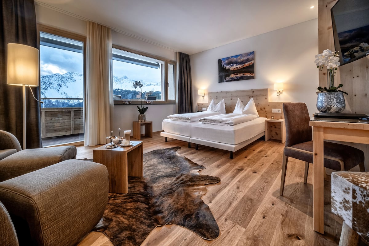 Panoramic Double Room | Minibar, in-room safe, desk, laptop workspace
