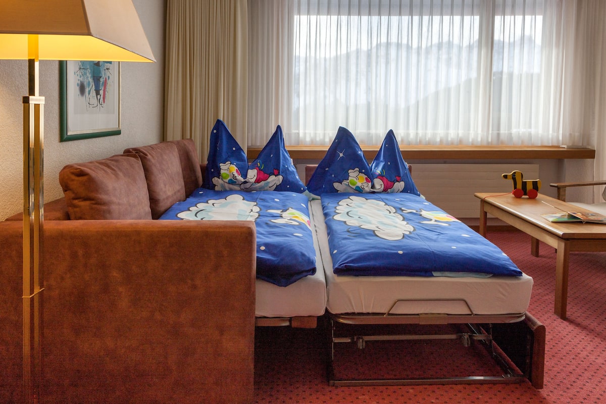 Family Room (Comfort) | Minibar, in-room safe, desk, laptop workspace