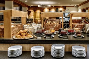 Breakfast area - Golf- & Sporthotel Hof Maran (Arosa)