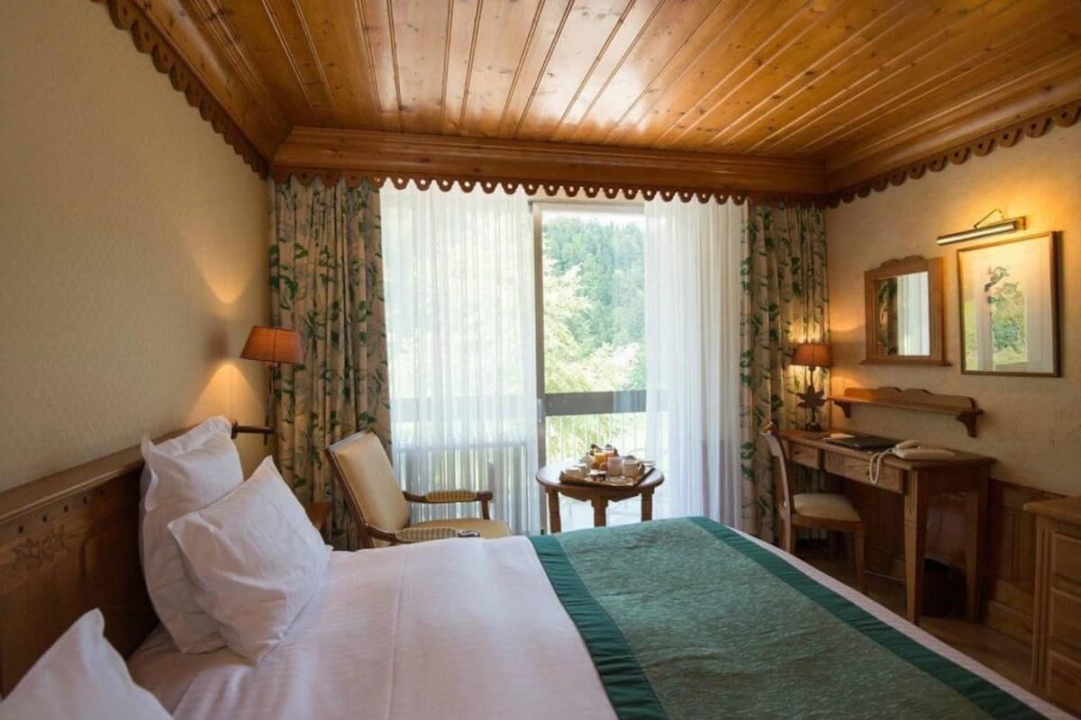 Triple Room | In-room safe, desk, iron/ironing board, rollaway beds