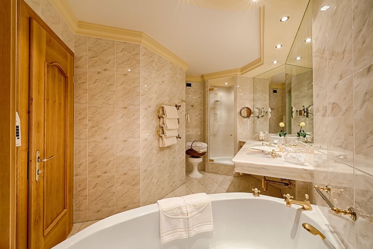 panoramic suite, balcony, mountain view (junior) | bathroom amenities | hair dryer, bathrobes, slippers, towels