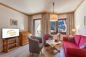 Suite Luxe, balcon | Coin séjour