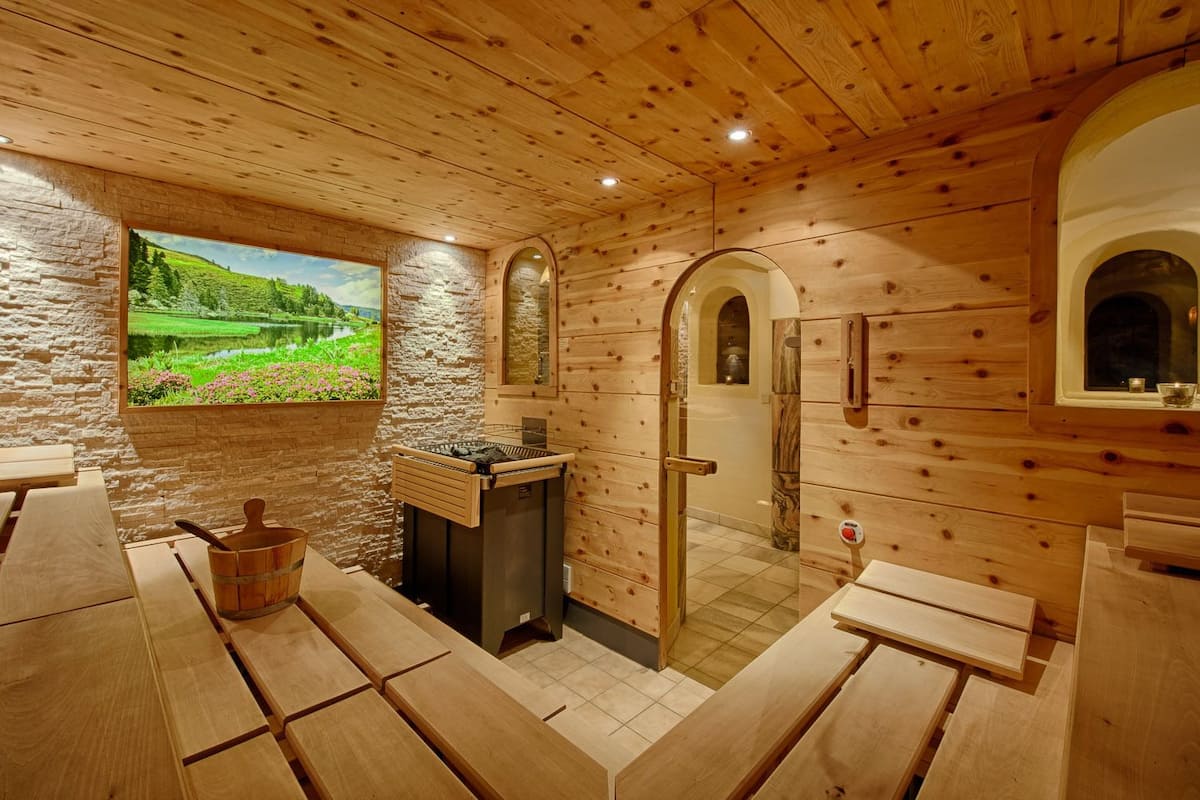 couples treatment room(s), sauna, hot tub, steam room