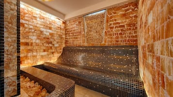 Couples treatment room(s), sauna, hot tub, steam room
