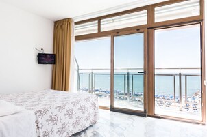 Quarto panorâmico, vista para o mar (Prestige) | Frigobar, escrivaninha, Wi-Fi de cortesia, roupa de cama