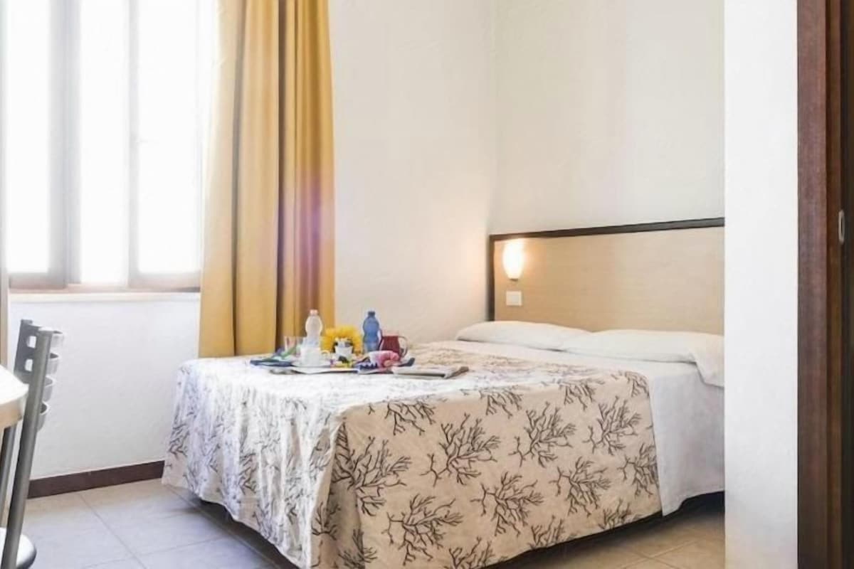 Minibar, desk, free WiFi, bed sheets