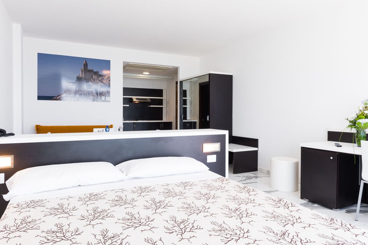 Panorama kamer, uitzicht op zee (Prestige) | Een minibar, een bureau, gratis wifi, beddengoed