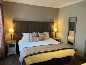 Desk, blackout drapes, iron/ironing board, free WiFi - The Globe Inn (Aberdeen)