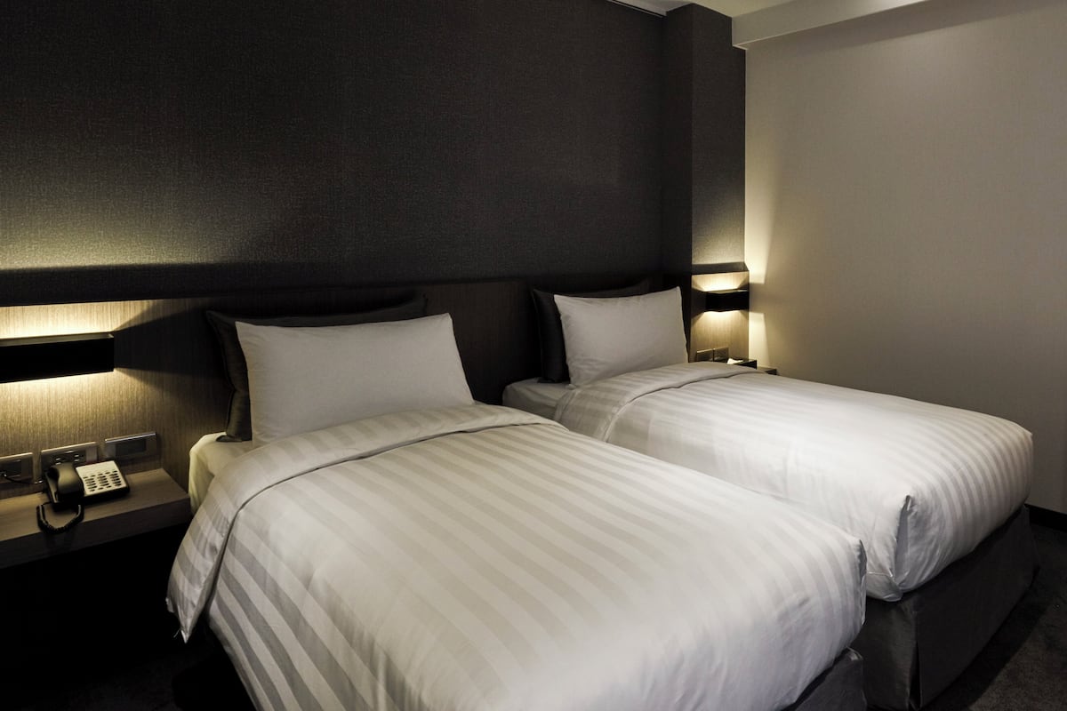 Standard Room, 2 Single Beds, No Windows
