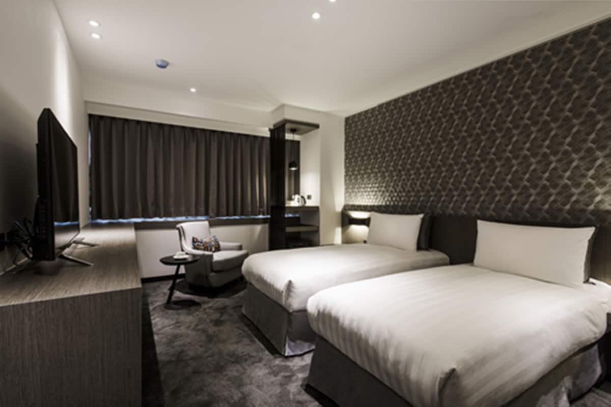 In-room safe, free WiFi, bed sheets