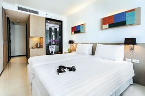 Caja de seguridad en la habitación, escritorio y cortinas blackout 