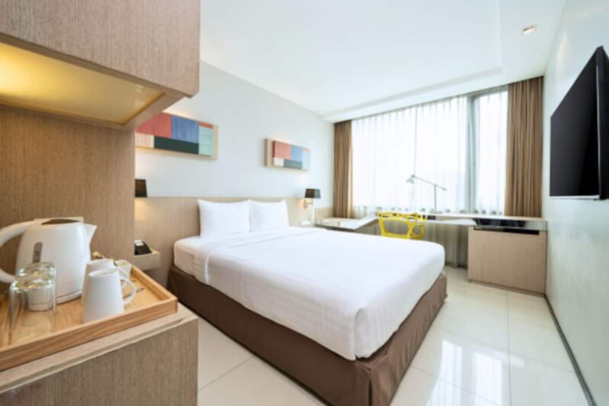 Executive Studio, 1 Double Bed | In-room safe, desk, blackout curtains, free WiFi