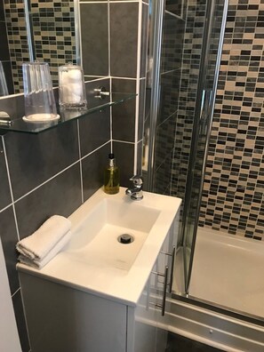 Luxury Double Room, Ensuite | Bathroom - Amarillo (Bournemouth)