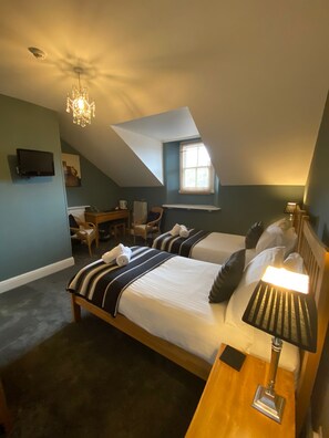 Desk, iron/ironing board, free WiFi, bed sheets - Ambleside Central (Ambleside)