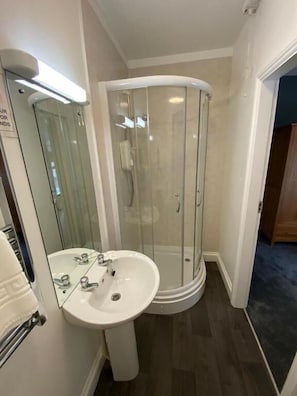 Superior Double Room | Bathroom