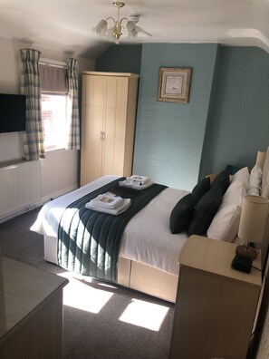 Standard Double Room | Iron/ironing board, free WiFi, bed sheets - The Promenade (Bridlington)