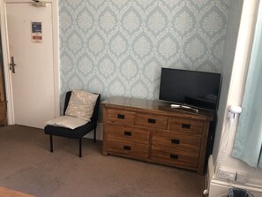 Rom – basic, 1. etasje (Ground Floor Room Double) | Strykejern/-brett, wi-fi (inkludert) og sengetøy