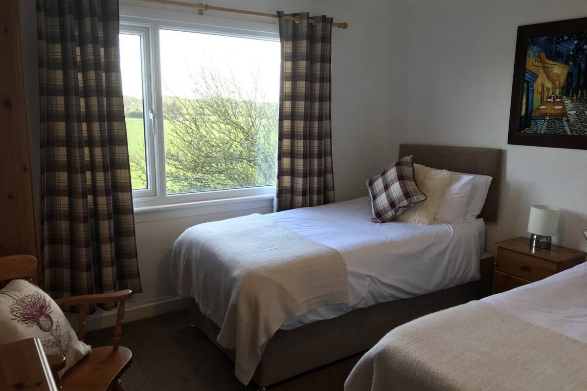twin room, 2 single beds, ensuite | 1 bedroom