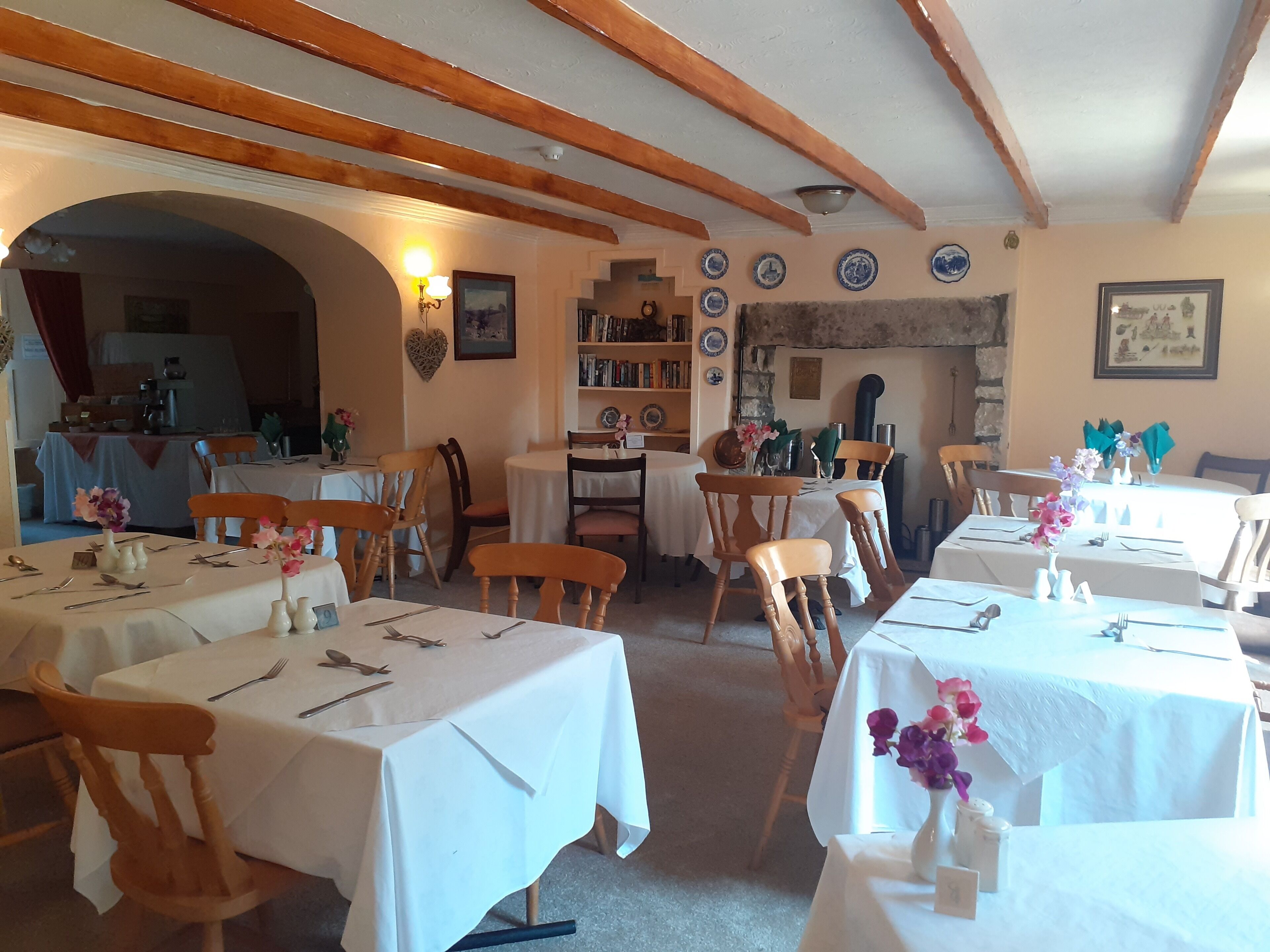 Free daily English breakfast 