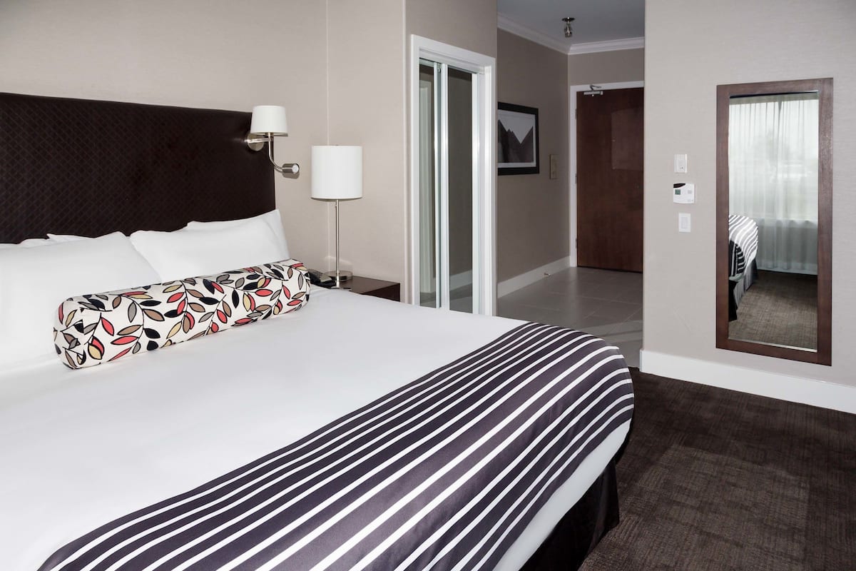 Premium bedding, pillowtop beds, in-room safe, desk