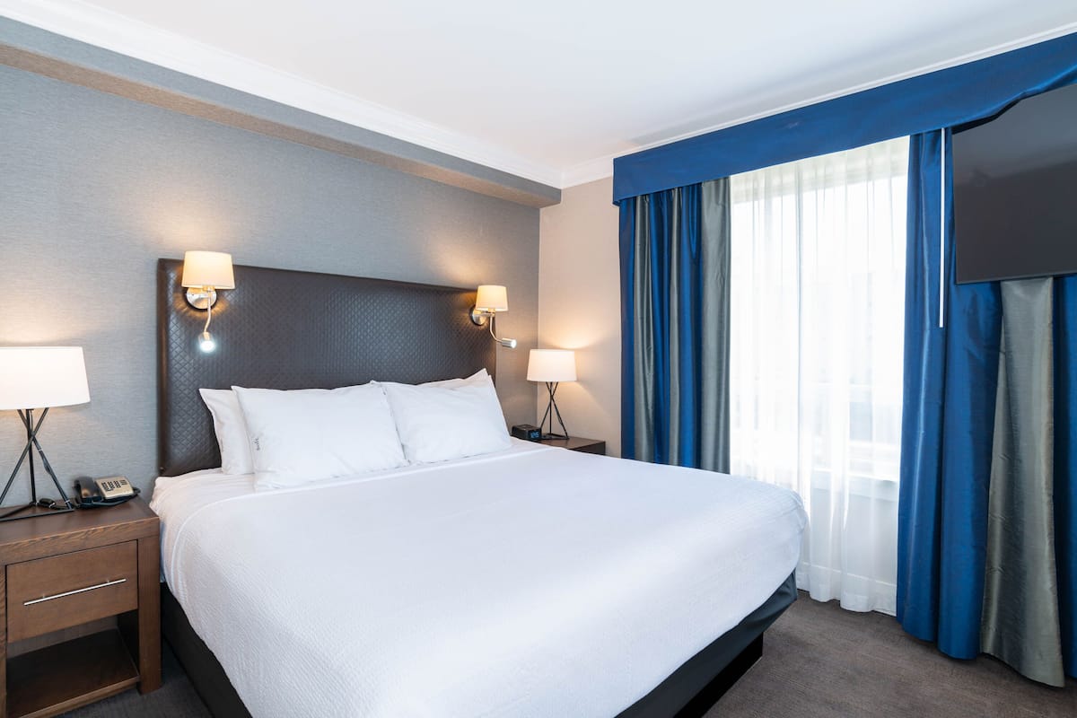 Suite, 1 King Bed, Kitchen (Jacuzzi) | Premium bedding, pillow-top beds, in-room safe, desk