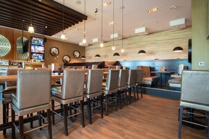 2 restaurants, breakfast, lunch, dinner served; American cuisine