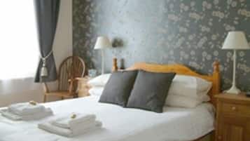 Chambre Double, salle de bains attenante