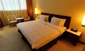 Desk, blackout drapes, iron/ironing board, free WiFi