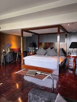Room, 1 King Bed (Máster Suite ) | Egyptian cotton sheets, premium bedding, down comforters