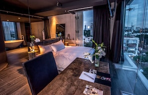 1 bedroom, Egyptian cotton sheets, premium bedding, down duvets