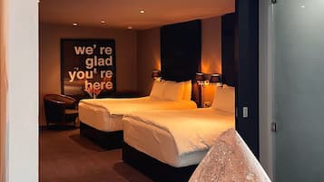 1 bedroom, Egyptian cotton sheets, premium bedding, down comforters