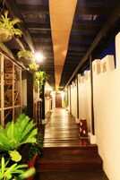 2 restaurants, breakfast, lunch, dinner served; Asian cuisine