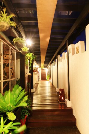 2 restaurants servant le petit déjeuner, spécialités Cuisine asiatique