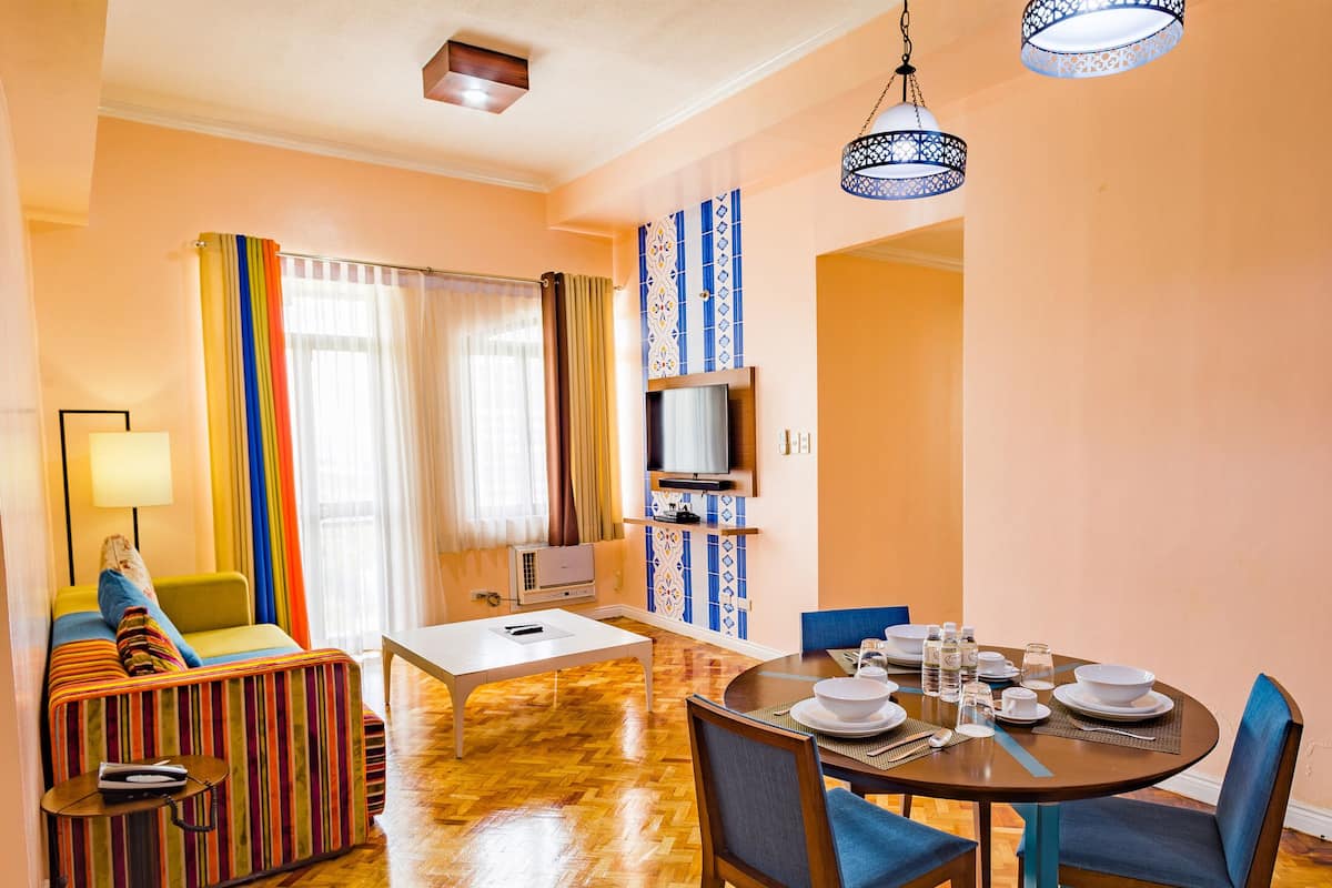 Ropa de cama de alta calidad y minibar
