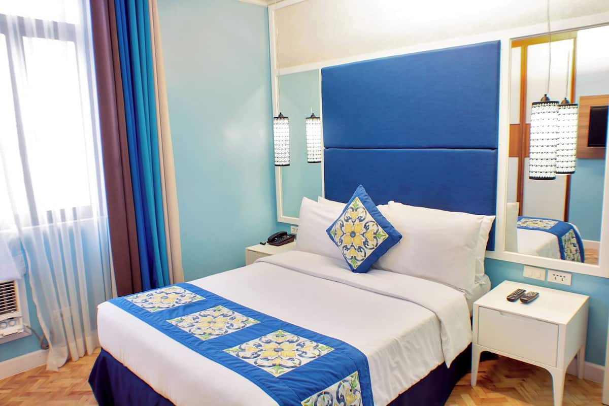 1 Bedroom Deluxe | Premium bedding, minibar, in-room safe, desk