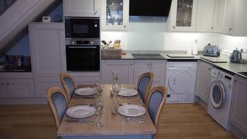 Cottage, Ensuite (Detached  Luxury) | Private kitchen