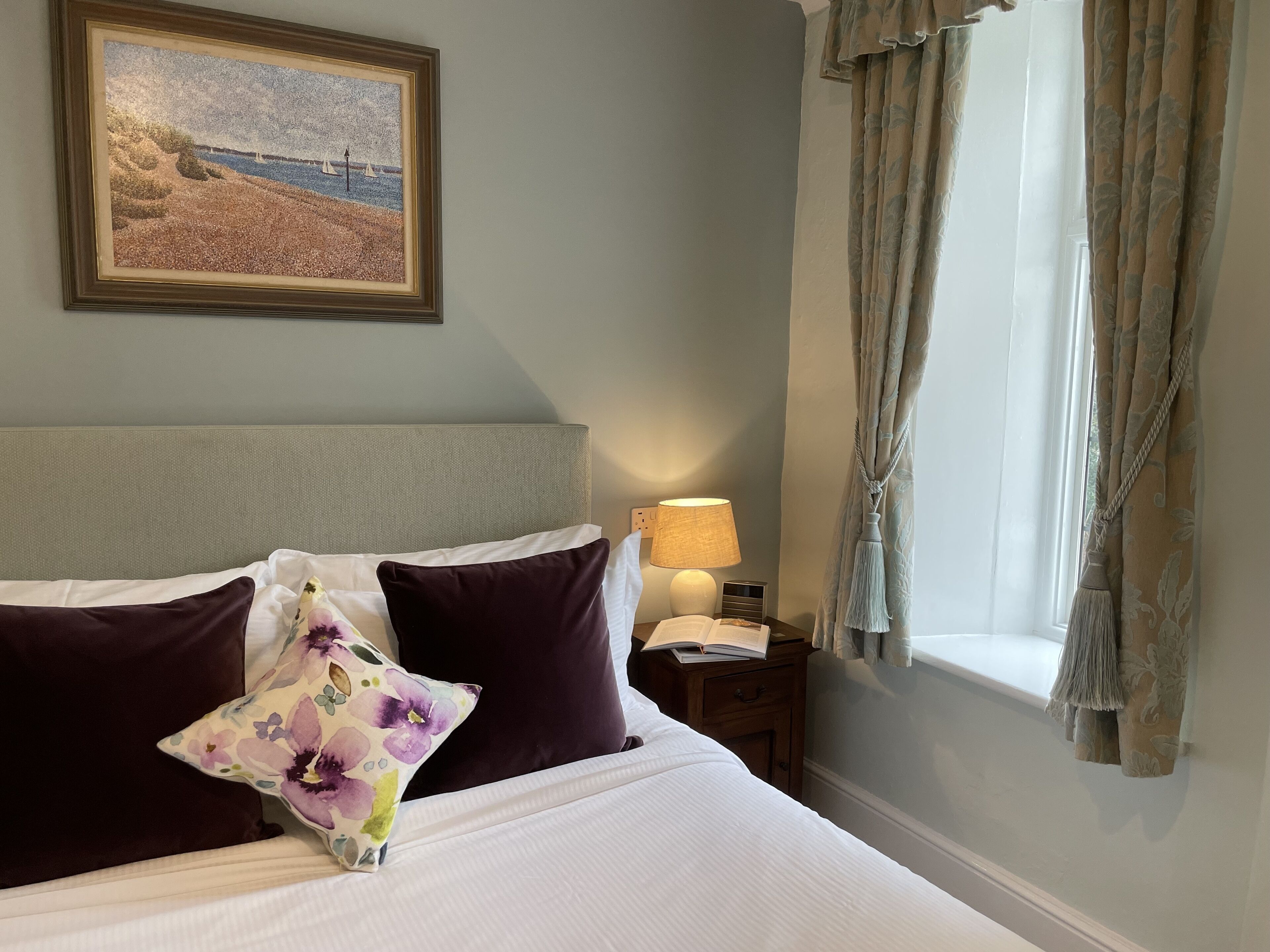 Habitación doble, baño en la habitación (Room 1) | Decoración personalizada, tabla de planchar con plancha y wifi gratis 