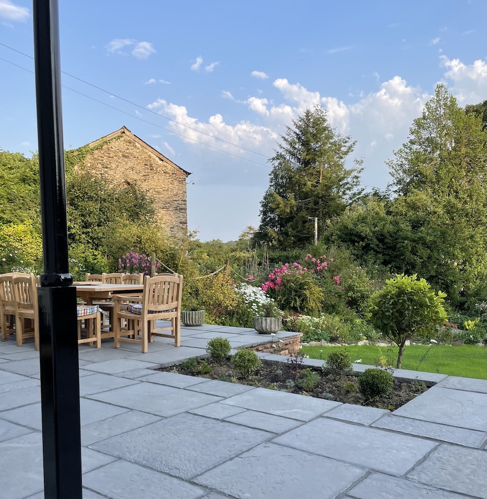 Edgcott House by null