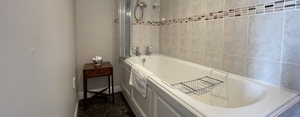 Edgcott House by null