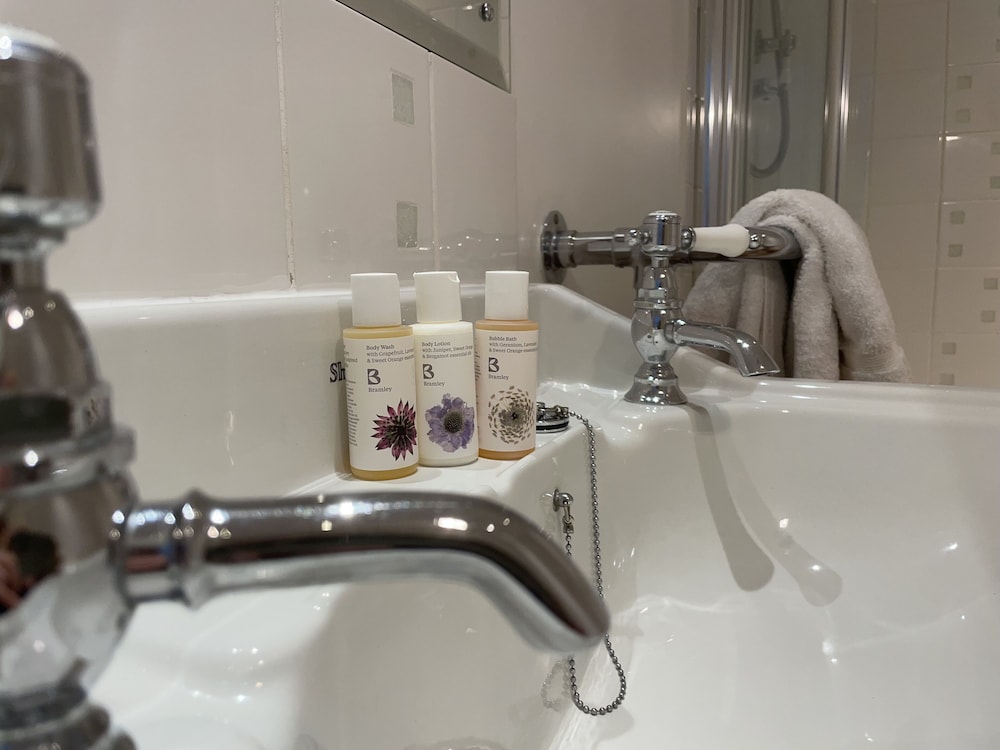 Edgcott House by null