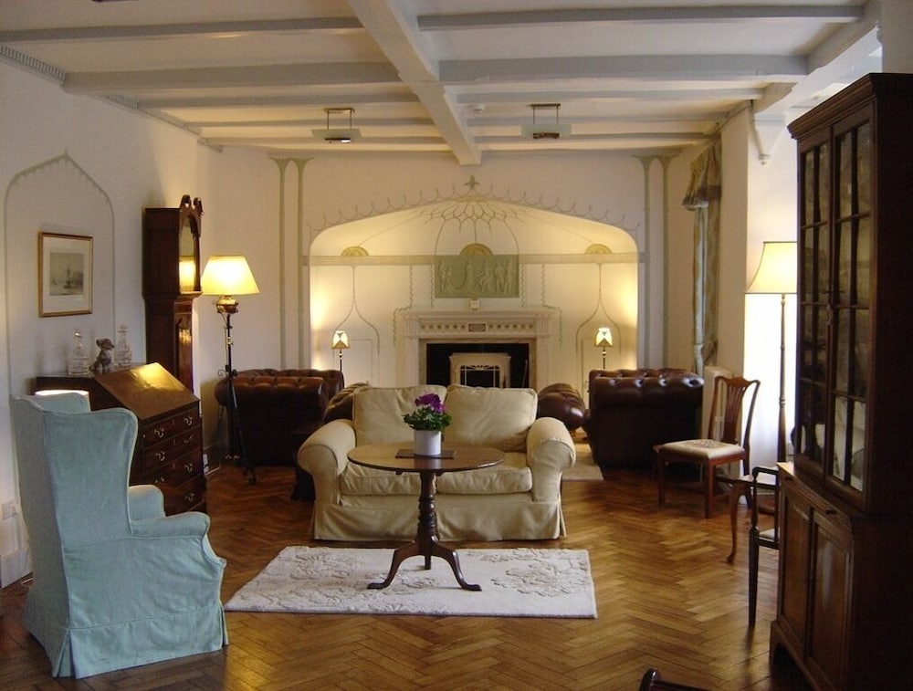 Edgcott House by null