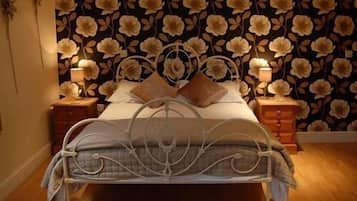 Double Room, Ensuite | Desk, free WiFi, bed sheets