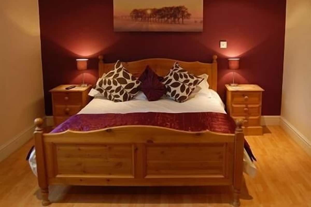 Double Room, Ensuite | Desk, free WiFi, bed sheets