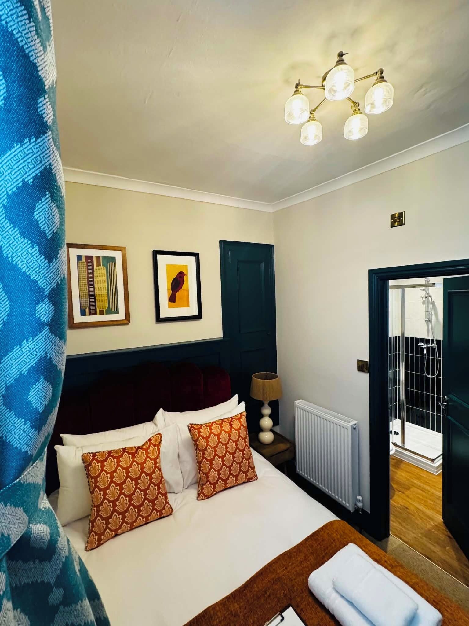 Comfort Double Room | Desk, blackout drapes, iron/ironing board, free WiFi