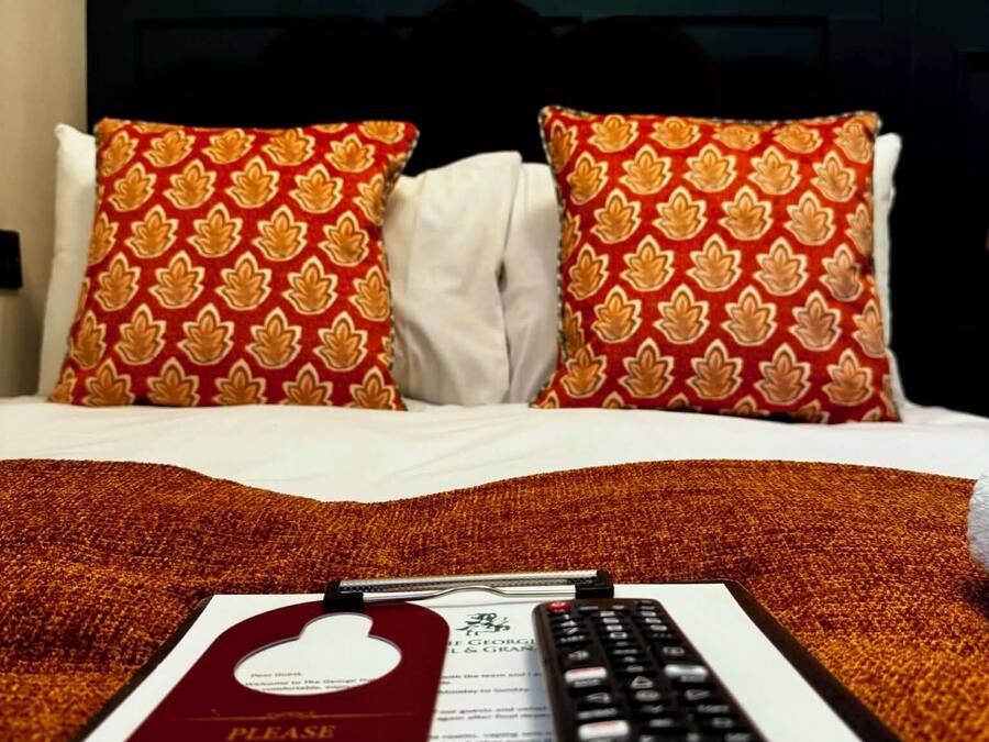 Comfort Double Room | Desk, blackout drapes, iron/ironing board, free WiFi